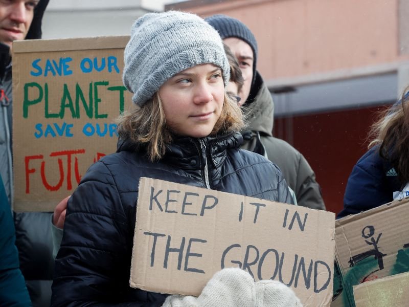 greta thunberg en una manifestacion