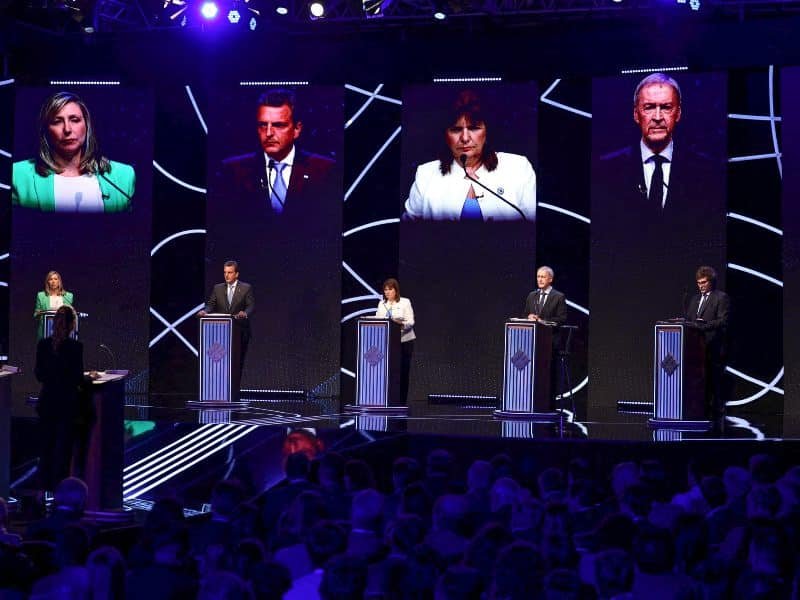 los cinco candidatos a presidente de la Argentina, en el debate presidencial.