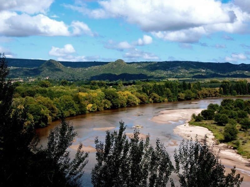 río y vegetación de las nuevas áreas protegidas de Córdoba