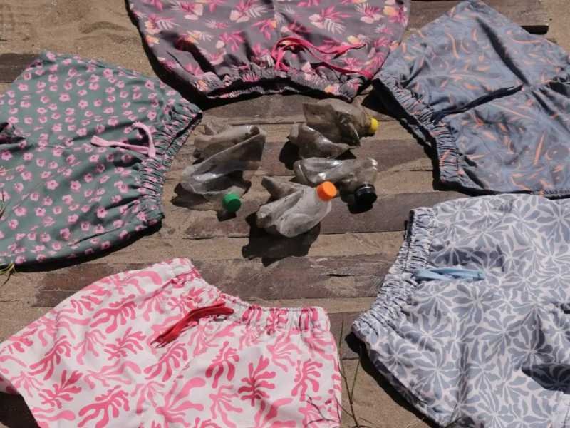 uno de los regalos sostenibles de Kawela Swimwear pueden ser los trajes de baño de PET reciclado