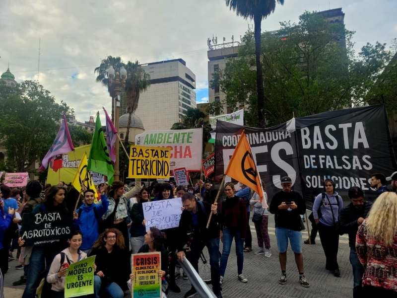 Marcha contra el extractivismo en CABA, el 4 de diciembre de 2023.