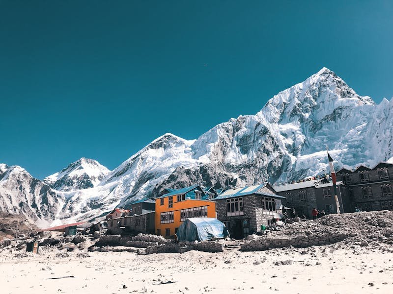 Los escaladores lleven consigo sus propios excrementos de vuelta al campamento base del Everest.