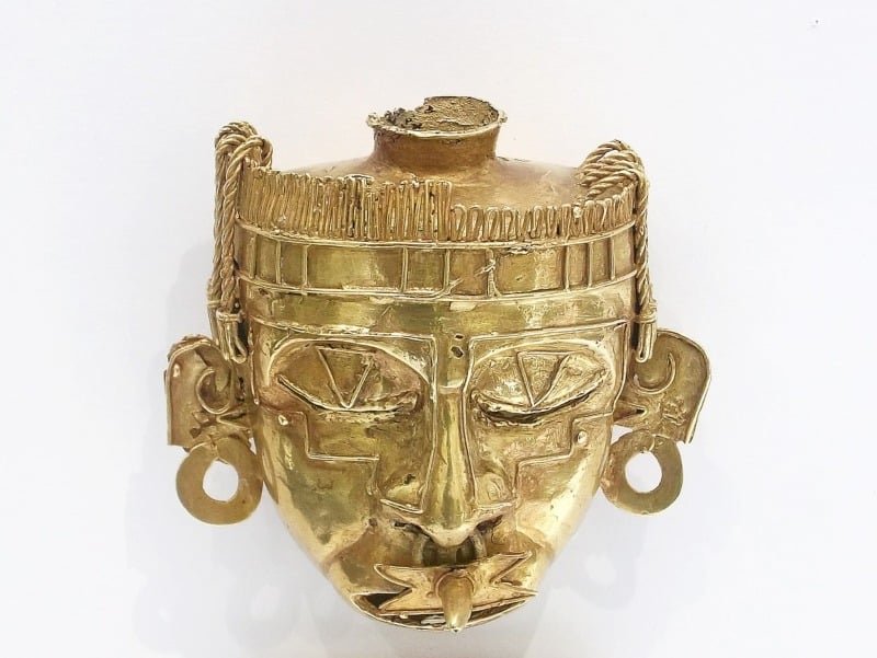Máscara de oro que representa al Dios Xipe Tótec.