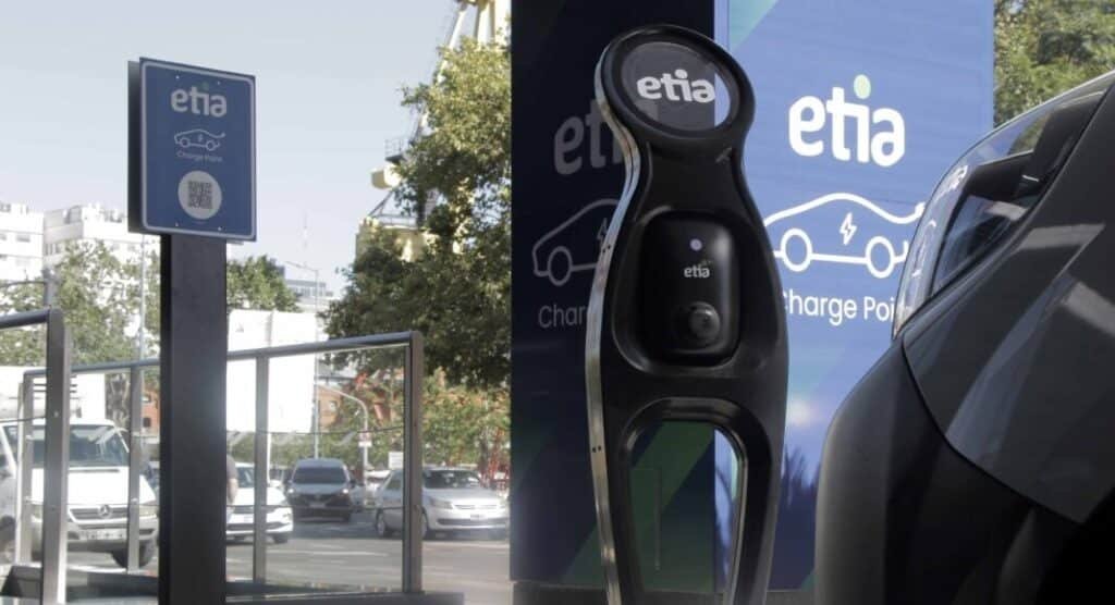 El Hotel Hilton de Buenos Aires inaugura una estación de carga eléctrica.