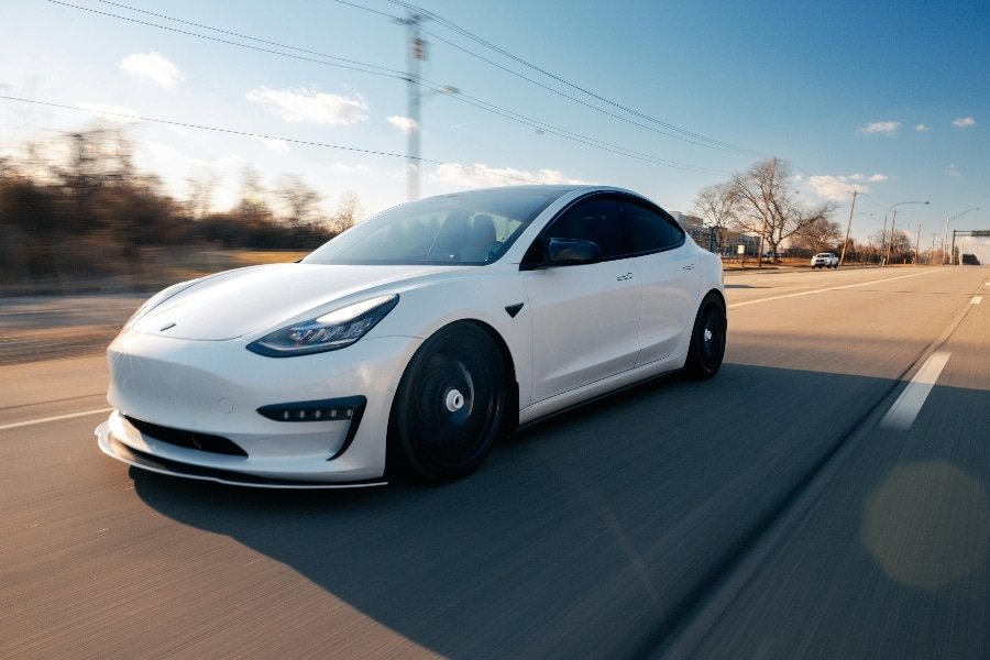 Tesla busca impulsar el desarrollo de la movilidad eléctrica.