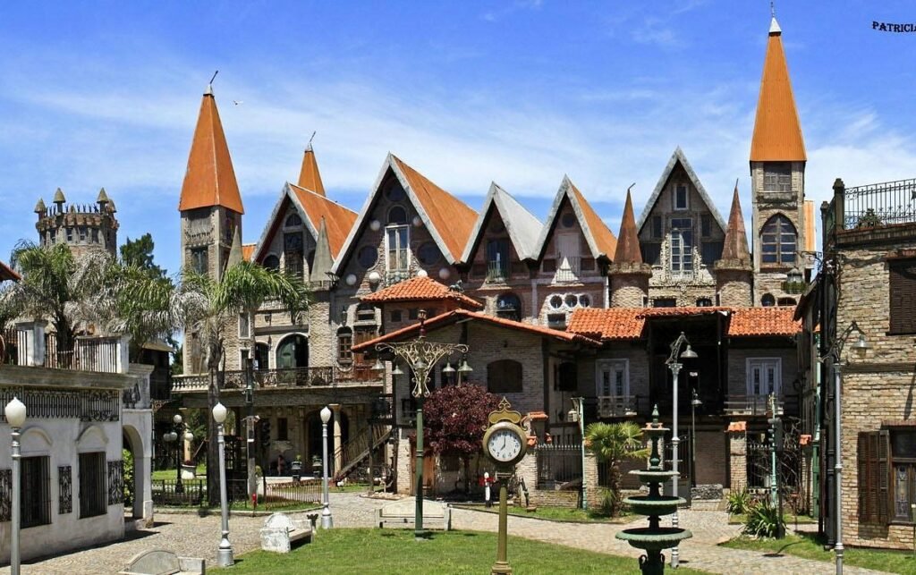 Campanopolis fue construida por Antonio Campana, en González Catán.