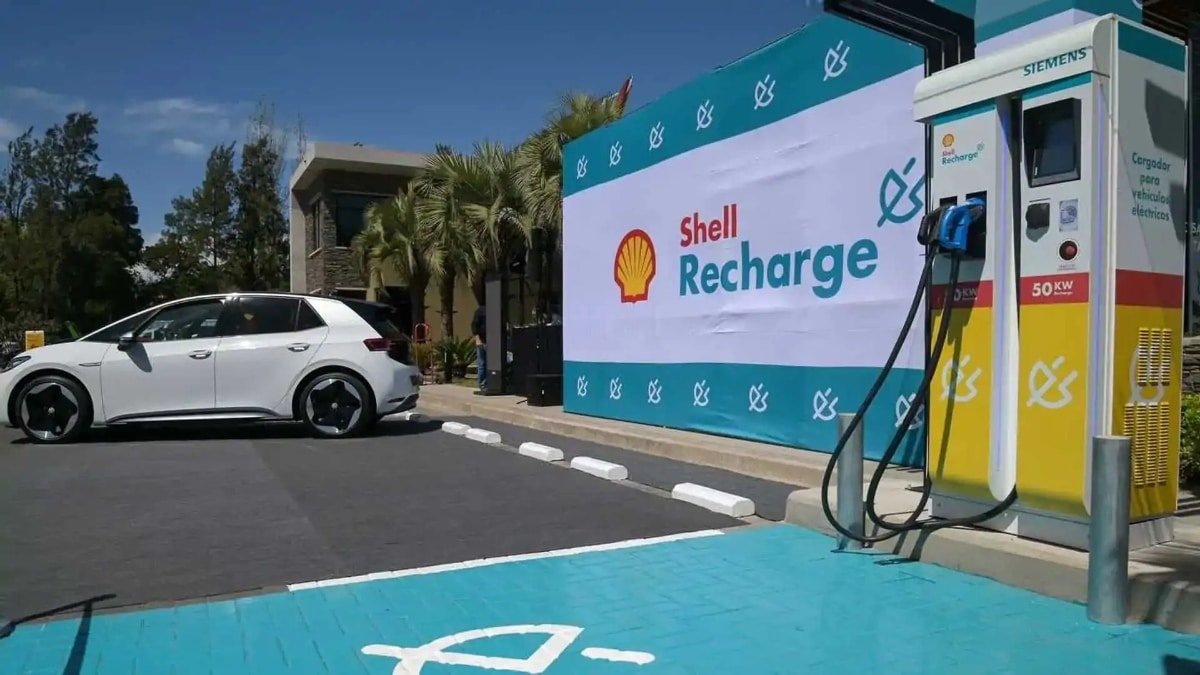 Shell Argentina instaló cinco nuevos puntos de carga eléctrica fuera de las estaciones de servicio.