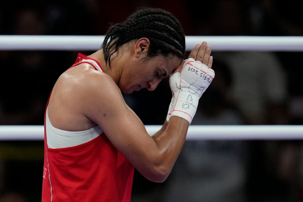 La boxeadora pide que se frene el acoso a los atletas.