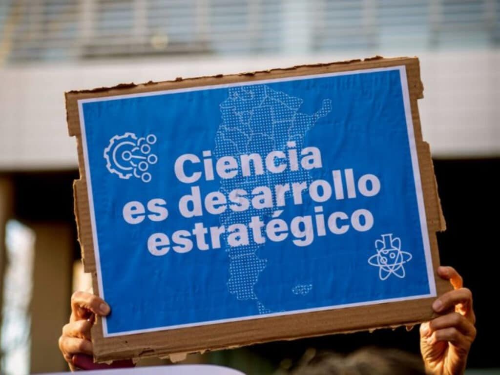 Argentina sin presupuesto, sin inversiones, sin ciencia: se aleja la posibilidad de una transición al desarrollo