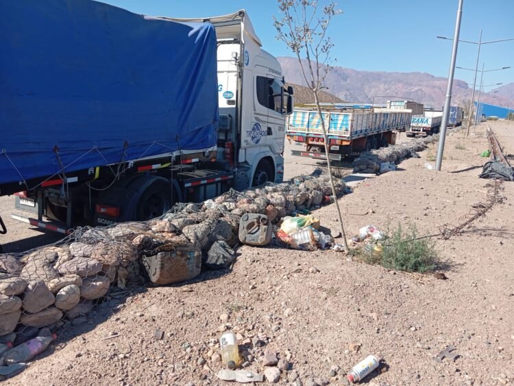 ¡Vergonzoso! La montaña de basura que emerge en el Paso Internacional Chile-Argentina
