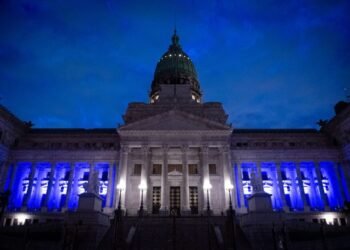 Edificios emblemáticos de Argentina se tiñeron de azul para concientizar sobre el autismo. (Foto: Semana Azul)