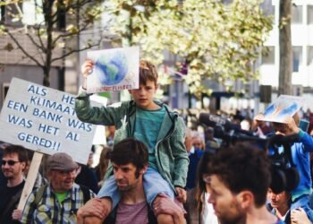 Día de la Tierra 2025: los estadounidenses se movilizan contra Trump en un clima de tensión