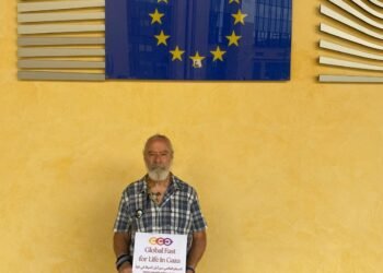 Reconocido activista español en huelga de hambre por Gaza se traslada a Bruselas