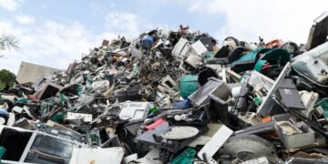 De basura eléctrica y electrónica a productos valiosos: una segunda vida para los plásticos no reciclables