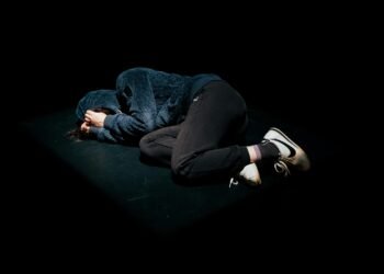 Salud mental en foco: CAF lanza el primer proyecto regional para atender la crisis silenciosa de los adolescentes