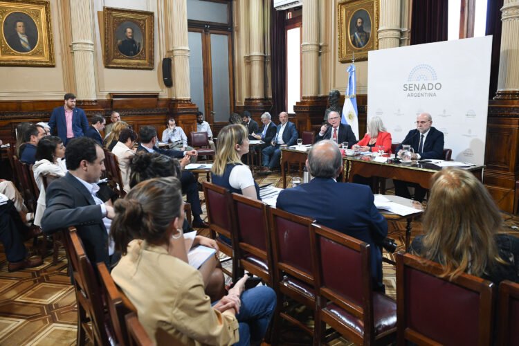 Javier Milei y la Ley de Glaciares: la demolición de la política ambiental argentina