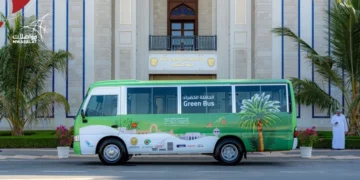 Un equipo de científicos convierte desechos de semillas de dátil en biodiésel para el transporte público en Omán