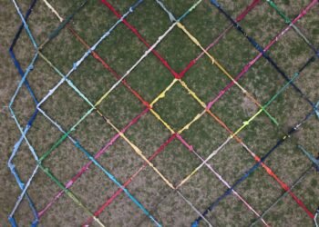 El Gigante Vestido: residuos textiles y patrimonio en una intervención efímera en el Desierto de Atacama