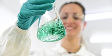 Presentaron un biocombustible que puede reemplazar al 100 % el diésel fósil sin modificar motores