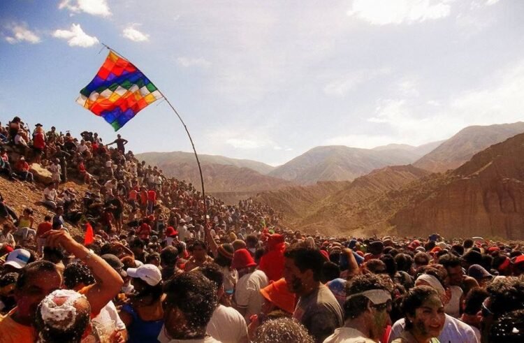 Carnaval con sentido: 3 rutas para ser un viajero consciente y vivir la cultura más allá de la multitud