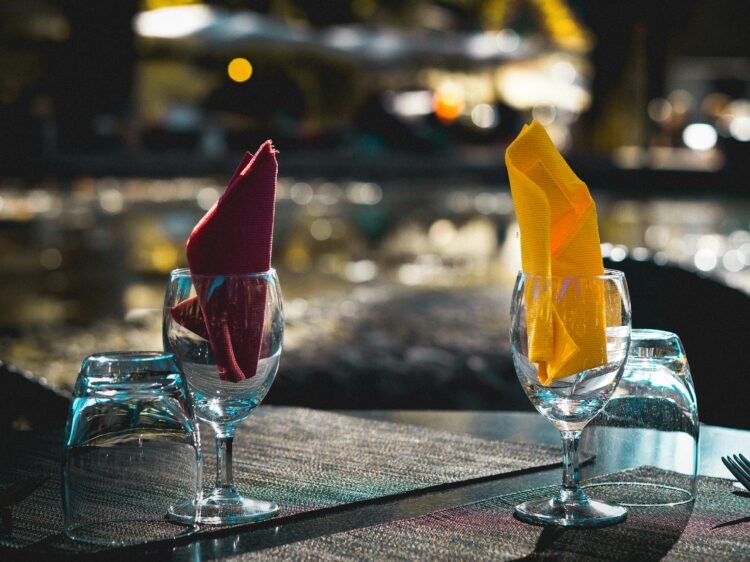 ¿De dónde vienen las servilletas? El recorrido de las servilletas de papel y de tela, paso a paso