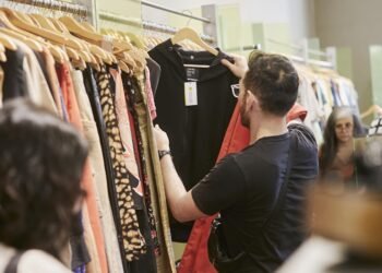 El consumo sostenible está de moda: el caso de Cocoliche, la Empresa B argentina que puso nuevamente en circulación más de un millón de prendas