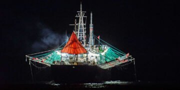 Milla 200: Denuncian que la flota extranjera ya extrae hasta cuatro veces más recursos que la pesca argentina
