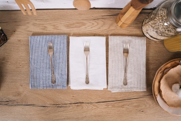 Cómo cuidar las servilletas de tela reutilizables para que duren más y reducir el uso de papel