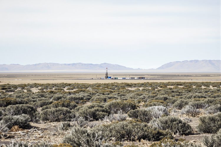 Paisaje del yacimiento Vaca Muerta en la Patagonia argentina, epicentro de la disputa geopolítica entre EEUU y China.