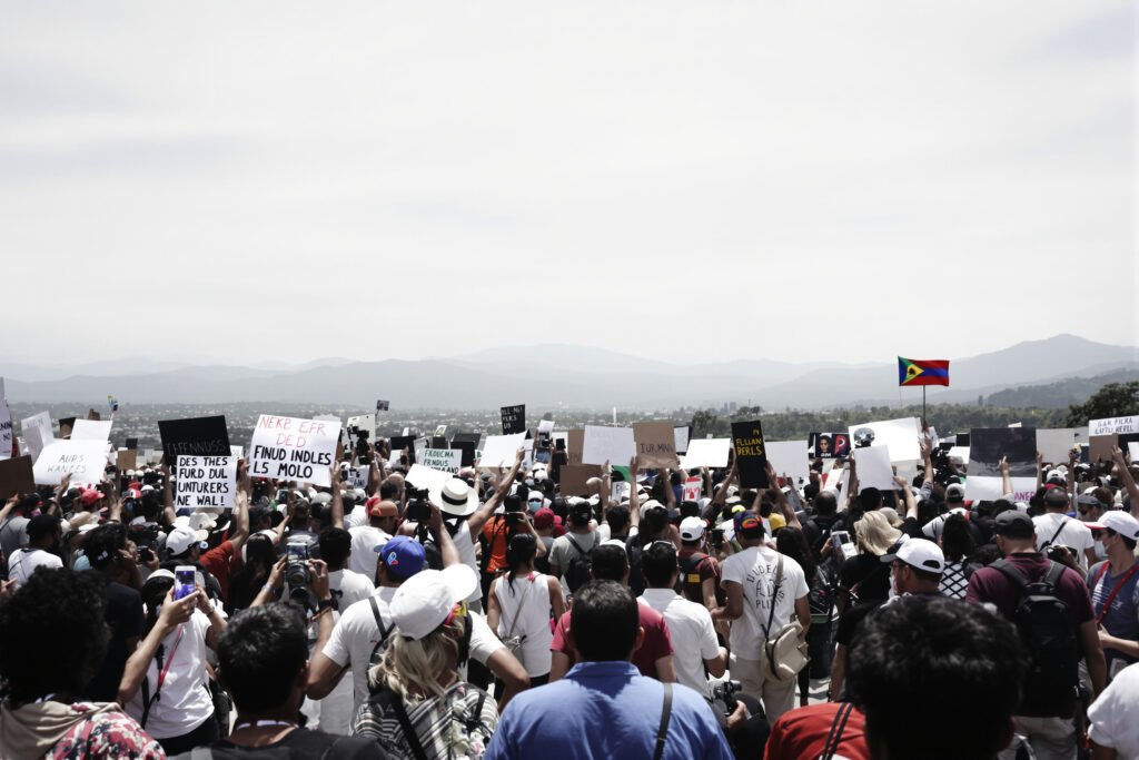 Manifestación de comunidades indígenas en defensa del territorio en Colombia