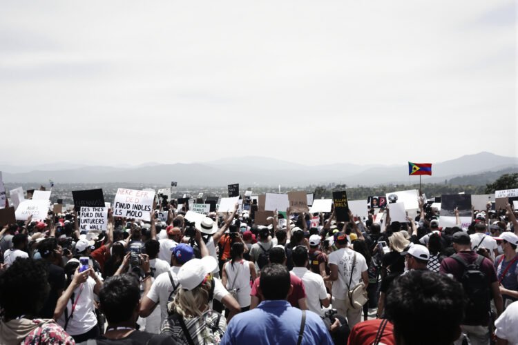 Manifestación de comunidades indígenas en defensa del territorio en Colombia