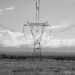 Líneas de transmisión eléctrica en Alabama al atardecer, representando la infraestructura energética bajo presión por el boom