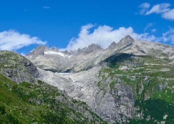 Vista panorámica de glaciares en las montañas del Himalaya, Nepal.