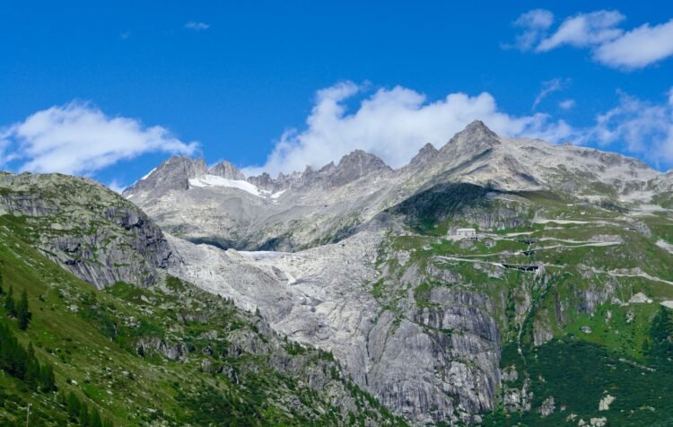Vista panorámica de glaciares en las montañas del Himalaya, Nepal.
