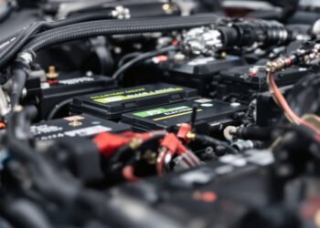 Celdas de batería de ion-litio para vehículos eléctricos en primer plano, representando el reciclaje de baterías en Corea del