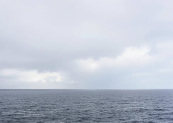 Nubes de tormenta sobre el océano Pacífico, donde El Niño alcanzará temperaturas récord según la Met Office.