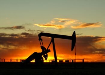 Residuos industriales acumulados en zona petrolera de Vaca Muerta, Neuquén