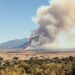 Humo de incendio forestal en zona montañosa de Huesca, Aragón.