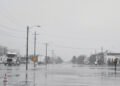 Calle inundada en el Medio Oeste de Estados Unidos tras lluvias torrenciales.