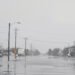 Calle inundada en el Medio Oeste de Estados Unidos tras lluvias torrenciales.