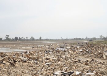 Devastación tras inundaciones repentinas que arrasaron aldeas en la región montañosa de Nepal
