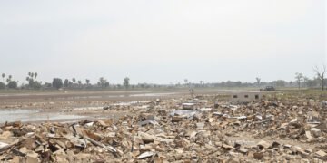 Devastación tras inundaciones repentinas que arrasaron aldeas en la región montañosa de Nepal