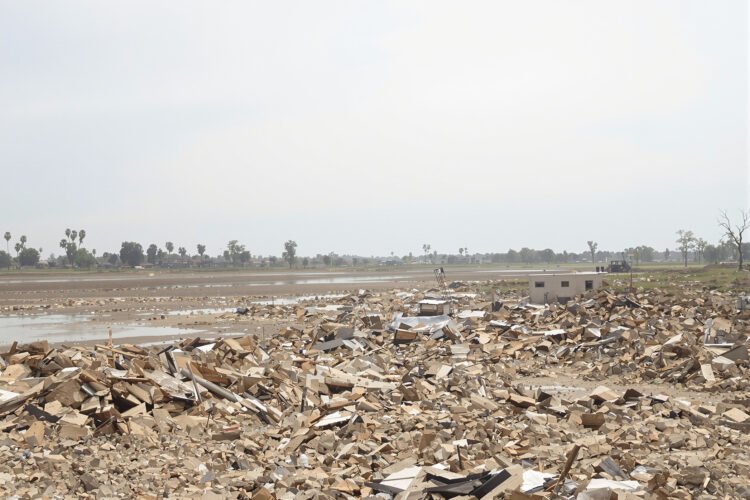Devastación tras inundaciones repentinas que arrasaron aldeas en la región montañosa de Nepal