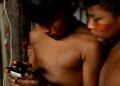 Comunidad indígena a orillas del río en la Amazonía peruana, región afectada por mercurio en Madre de Dios.