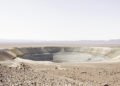 Vista aérea de una mina a cielo abierto en Bolivia, territorio afectado por la actividad extractiva sin consulta previa.
