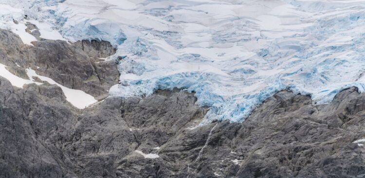 Vista de glaciares en las montañas del Himalaya, zona donde el permafrost se está descongelando aceleradamente debido al camb