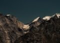 Vista de glaciares en las montañas del Himalaya, región donde los riesgos climáticos se multiplican por el calentamiento acel
