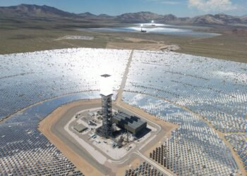 Parque solar en el desierto de Utah, estado que lideró por primera vez con energía solar en 2026.