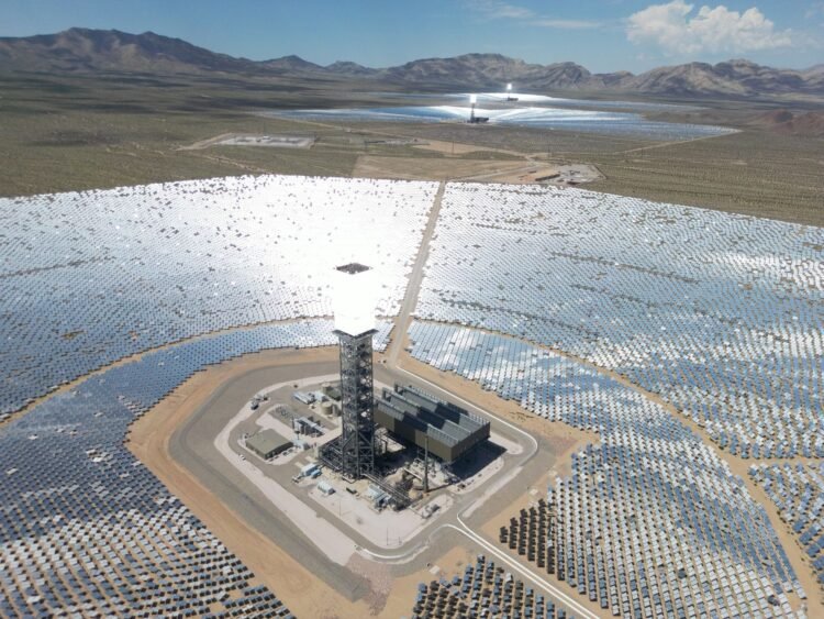 Parque solar en el desierto de Utah, estado que lideró por primera vez con energía solar en 2026.