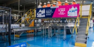 Eco Aguas y Bebidas Saludables recibió la certificación internacional AWS en su planta de Moreno